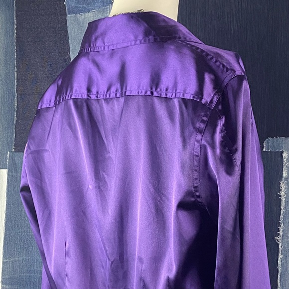 Silky Button Down Blouse Sz M - Picture 7 of 10